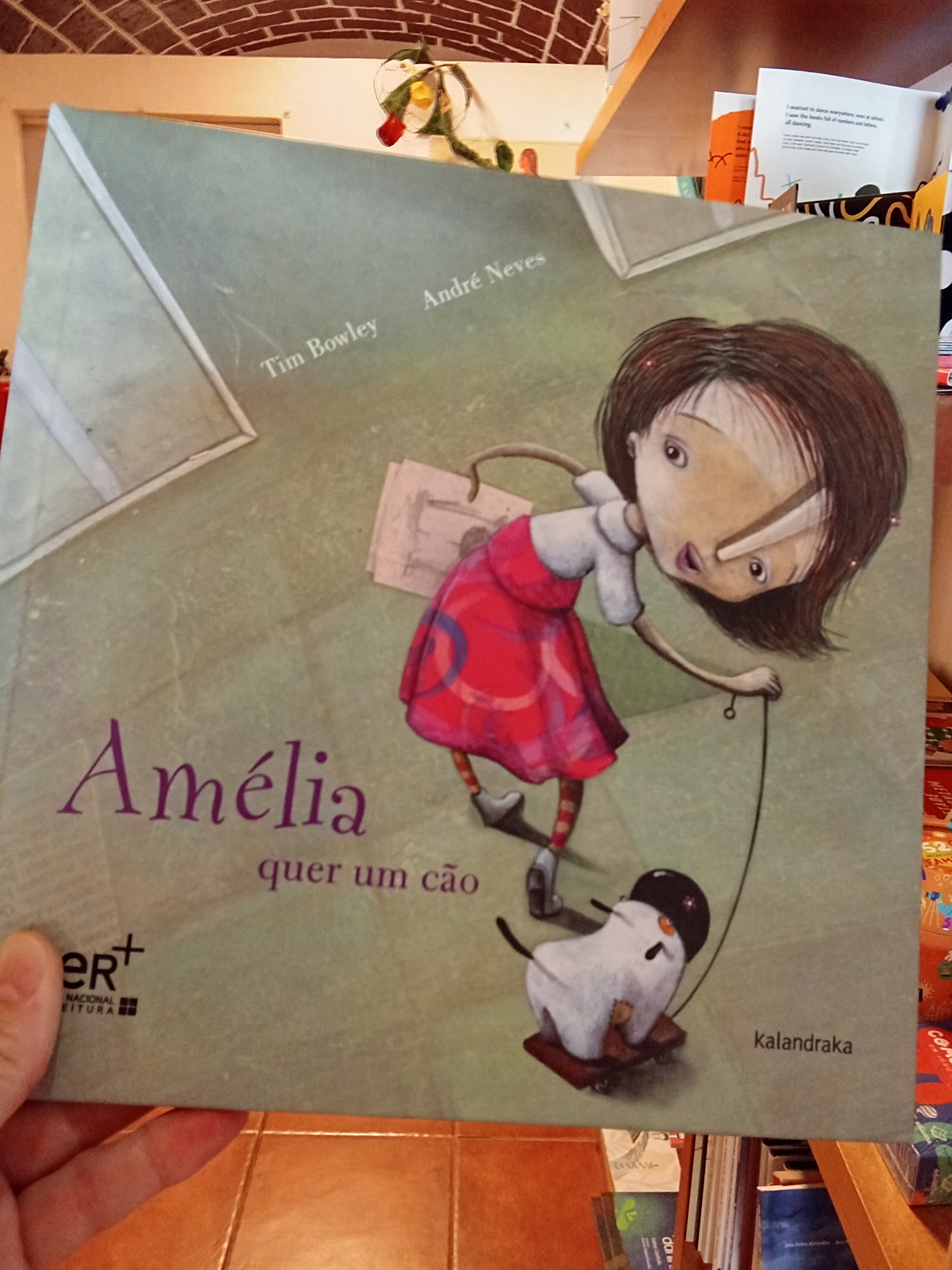 AMÉLIA QUER UM CÃO